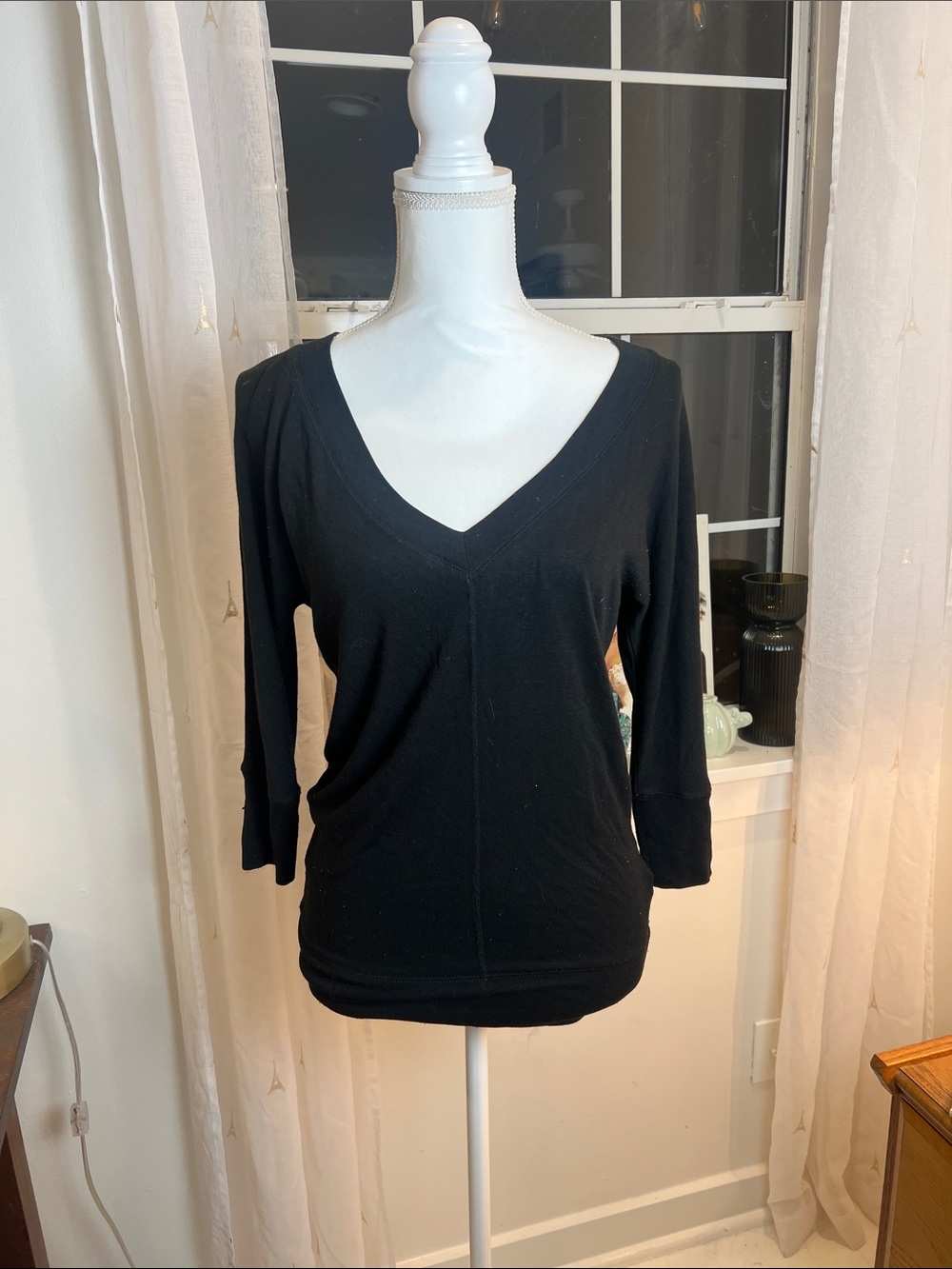 Banana Republic Black V-Neck quarter Sleeve Top size XS.
